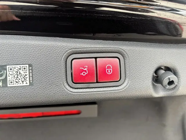 Mercedes-Benz E-Class — Фото автомобиля 29