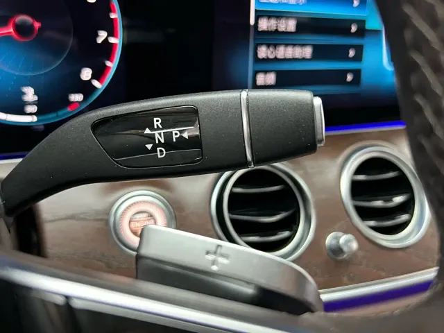 Mercedes-Benz E-Class — Фото автомобиля 23