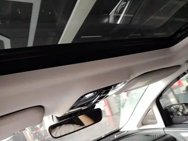 Roewe iMAX8 — Фото автомобиля 17