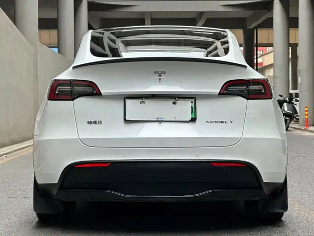 Tesla Model Y — Фото автомобиля 4