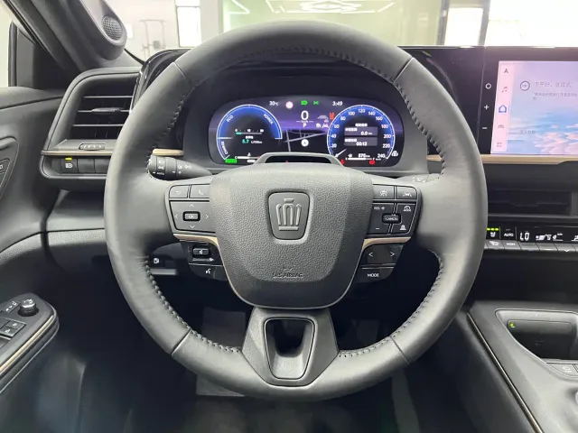 Toyota Crown SportCross — Фото автомобиля 12