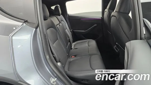 Tesla Model Y — Фото автомобиля 17