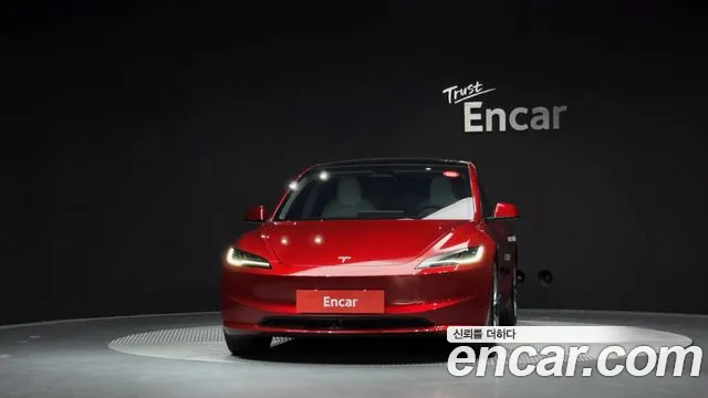 Tesla Model 3 — Фото автомобиля 3