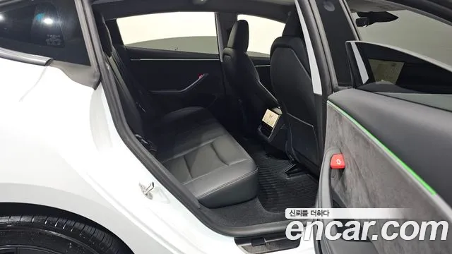 Tesla Model 3 — Фото автомобиля 17