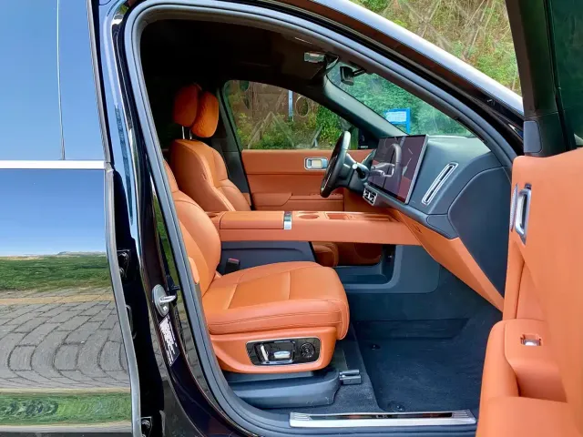 Li Auto L8 — Фото автомобиля 11