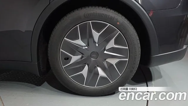 Tesla Model Y — Фото автомобиля 20