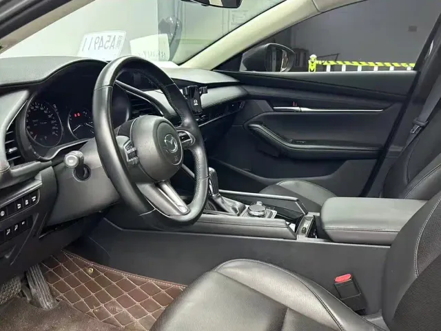 Mazda Axela — Фото автомобиля 7