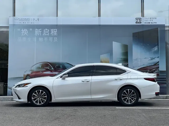 Lexus ES — Фото автомобиля 2