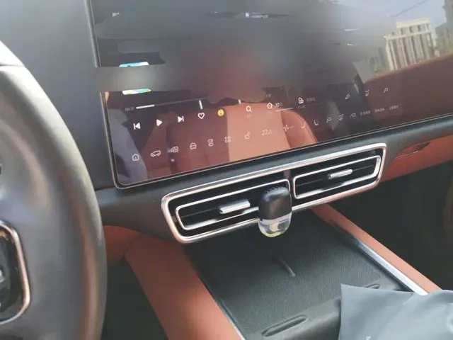 Li Auto L8 — Фото автомобиля 13