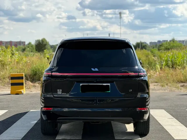 Li Auto L9 — Фото автомобиля 5