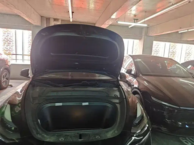 Tesla Model Y — Фото автомобиля 16