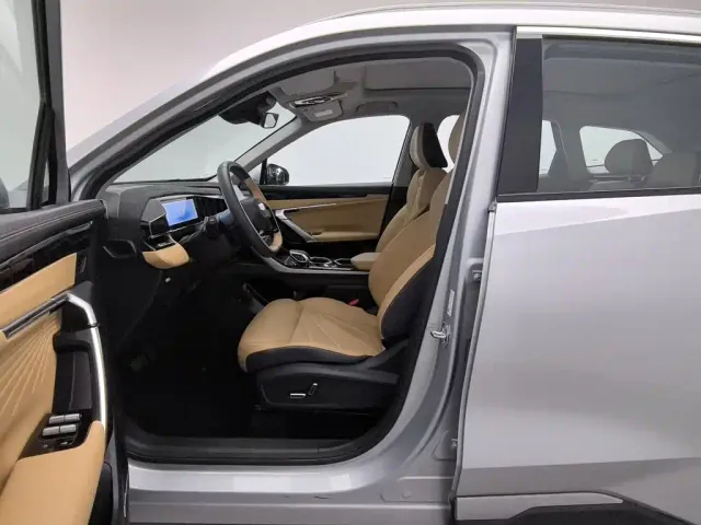 Geely Boyue L — Фото автомобиля 10