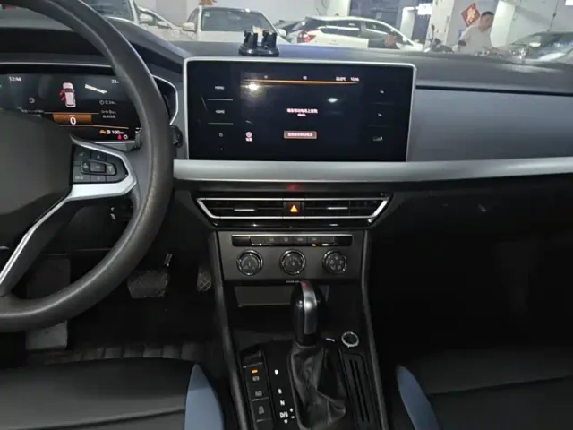 Volkswagen Lavida — Фото автомобиля 12