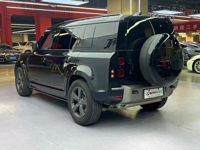 Land Rover Defender — Фото автомобиля 18