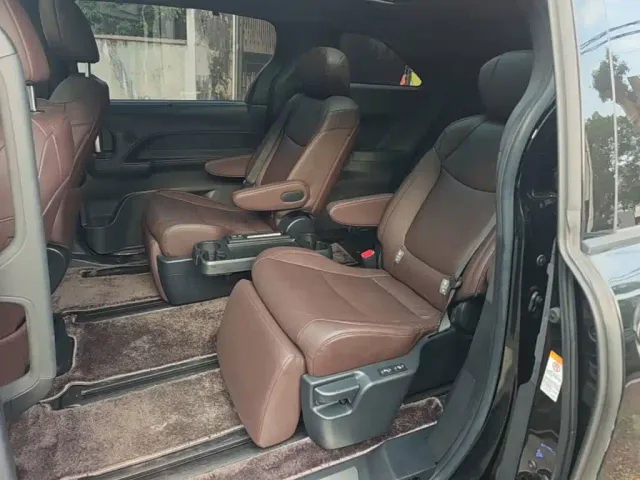 Toyota Sienna — Фото автомобиля 16