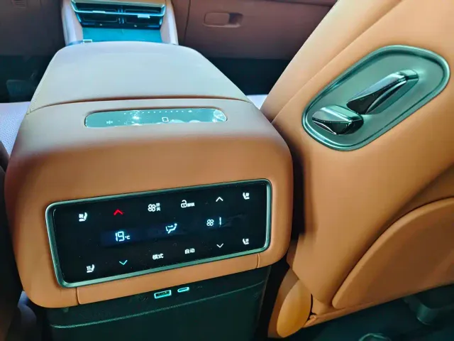 BYD Tang L — Фото автомобиля 10