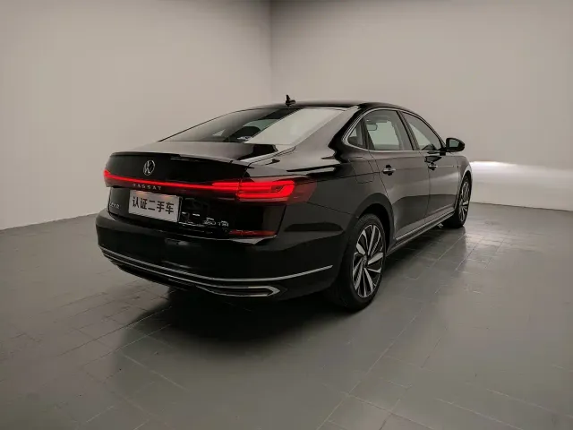 Volkswagen Passat — Фото автомобиля 7
