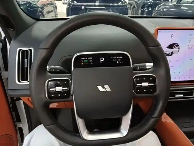 Li Auto L7 — Фото автомобиля 10