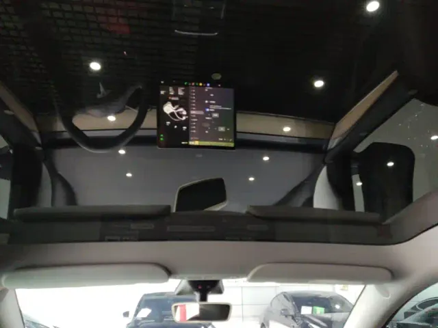 Tesla Model Y — Фото автомобиля 17