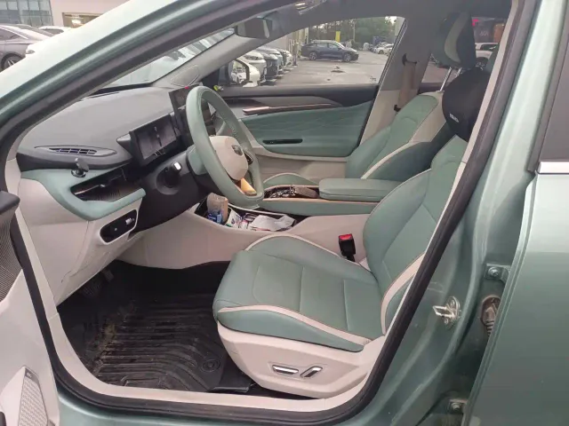 Geely Geometry G6 — Фото автомобиля 8