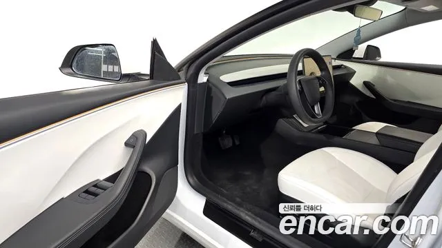 Tesla Model 3 — Фото автомобиля 10