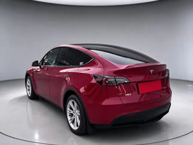 Tesla Model Y — Фото автомобиля 4