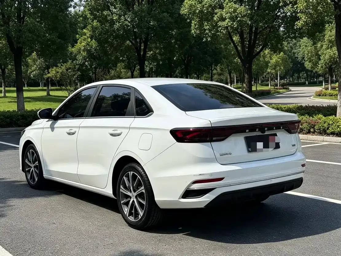 Geely Emgrand 2022 4th Generation 1.5L CVT Luxury — Фото автомобиля 7