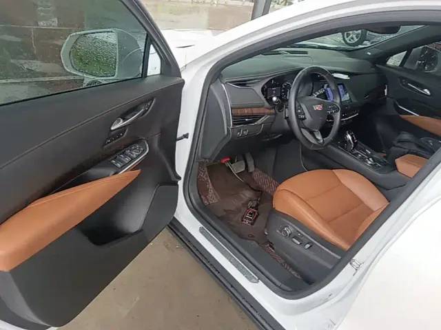 Cadillac XT4 — Фото автомобиля 15