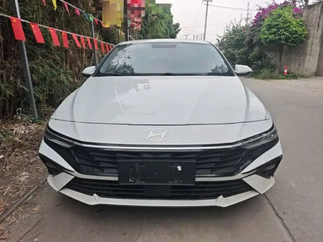 Hyundai Elantra — Фото автомобиля 2