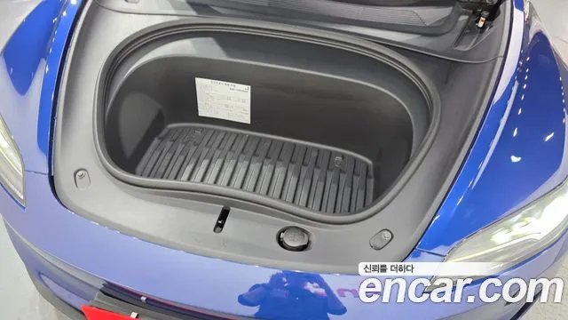 Tesla Model 3 — Фото автомобиля 6