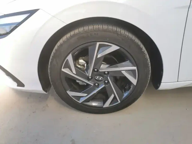 Hyundai Elantra — Фото автомобиля 22