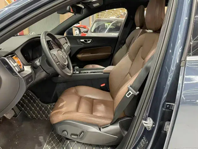 Volvo XC60 — Фото автомобиля 9