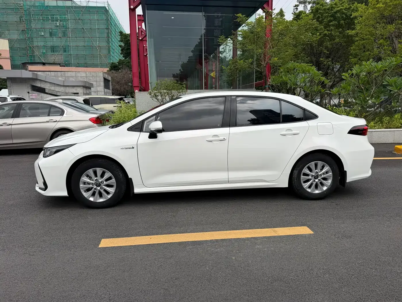 Toyota Corolla 2023 1.8L Smart Hybrid Dual Engine Pioneer Edition — Фото автомобиля 4