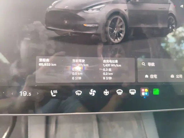 Tesla Model Y — Фото автомобиля 11