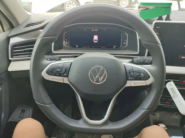 Volkswagen Tiguan L — Фото автомобиля 10