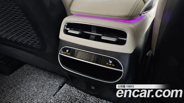 Genesis GV70 — Фото автомобиля 25
