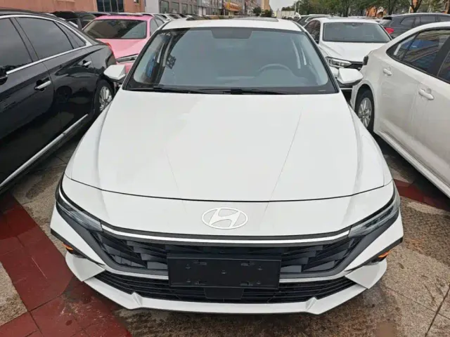 Hyundai Elantra — Фото автомобиля 2