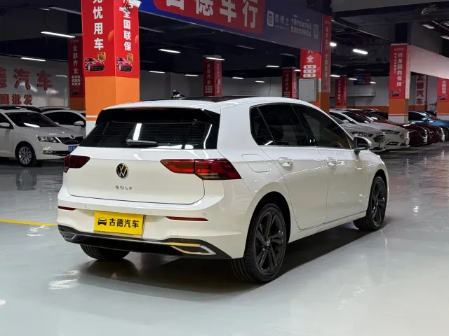 Volkswagen Golf — Фото автомобиля 5