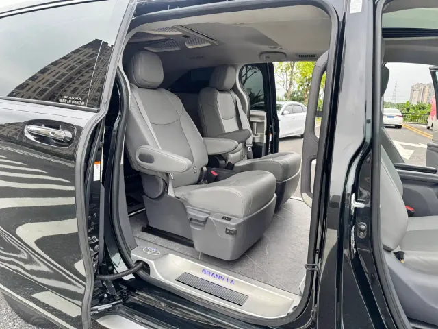 Toyota Granvia — Фото автомобиля 7