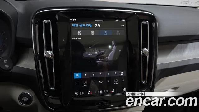 Volvo XC40 — Фото автомобиля 30