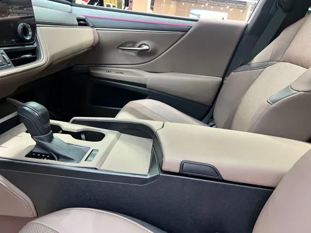 Lexus ES — Фото автомобиля 6