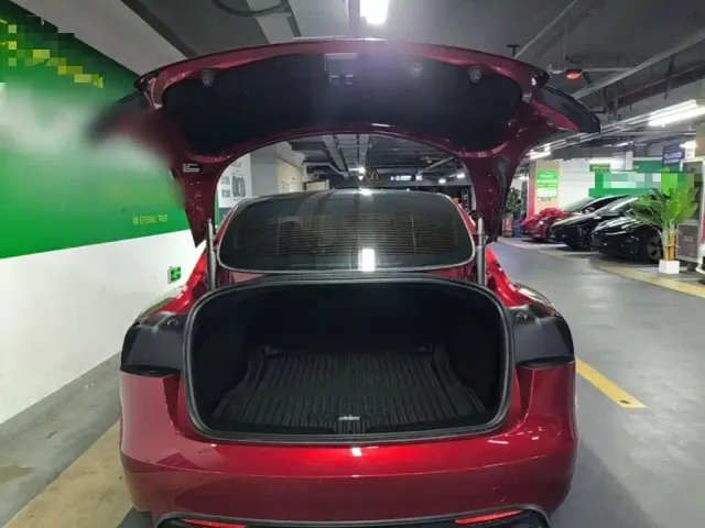 Tesla Model 3 — Фото автомобиля 18