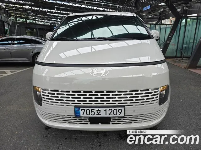 Фотография автомобиля — Hyundai Staria
