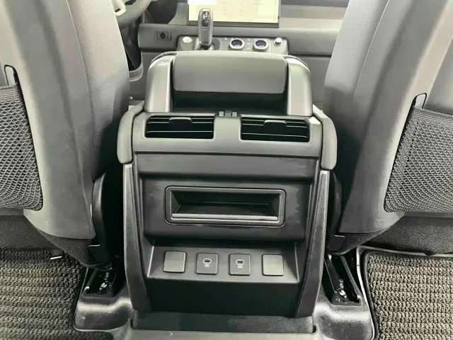 Land Rover Defender — Фото автомобиля 13