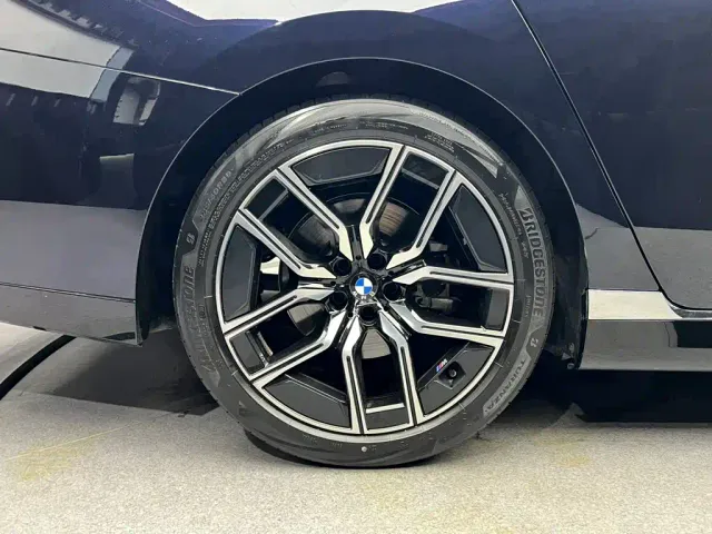 BMW 7 Series — Фото автомобиля 8