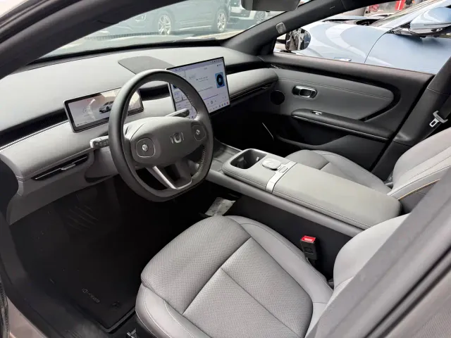 Changan Qiyuan A06 — Фото автомобиля 5
