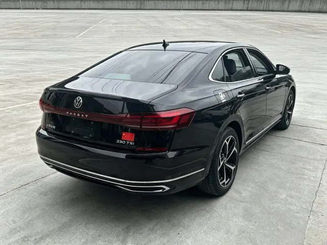 Volkswagen Passat — Фото автомобиля 16