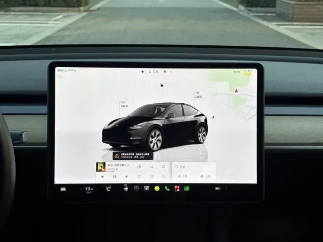 Tesla Model Y — Фото автомобиля 12