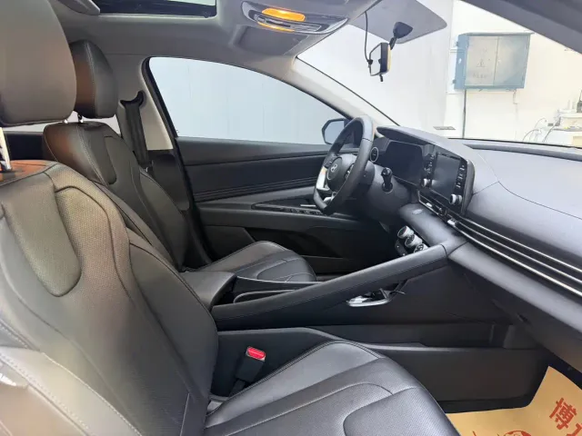 Hyundai Elantra — Фото автомобиля 8