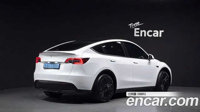 Tesla Model Y — Фото автомобиля 2